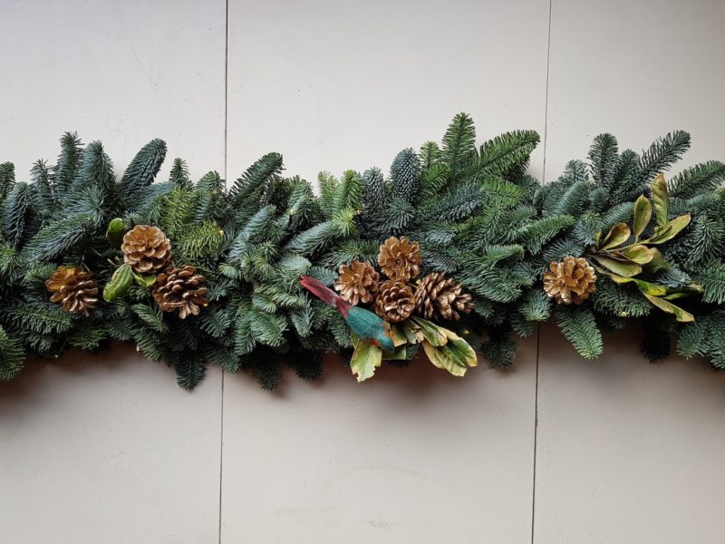 Garland gold with lights2-min