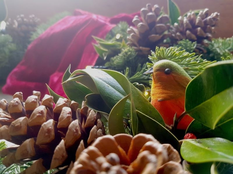 Wreath Red Natural w_lights Large 2-min