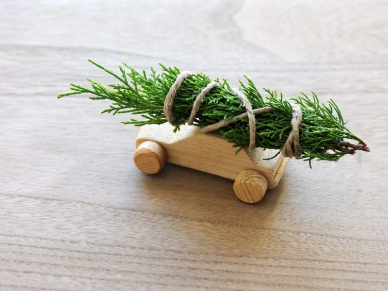 christmas-tree-on-toy-car